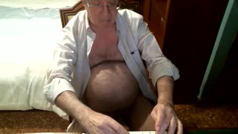 Snapshot of oscarw chatting on 11-28-25, 04:53 Oscar online show from 11-28-25, 04:53