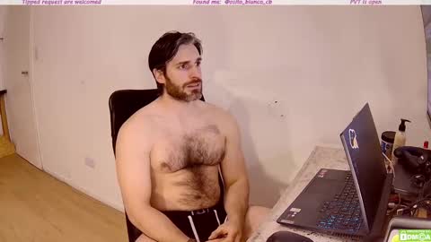 Snapshot of osito_blanco chatting on 09-08-25, 10:53 Osito Blanco online show from 09-08-25, 10:53