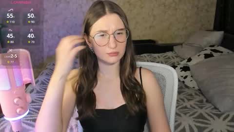 Snapshot of oskar_fucker chatting on 11-17-25, 04:13 Leliana online show from 11-17-25, 04:13