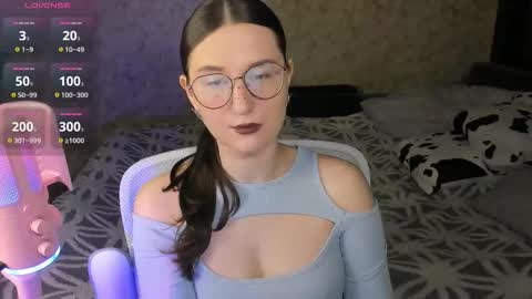 Snapshot of oskar_fucker chatting on 11-18-25, 11:36 Leliana online show from 11-18-25, 11:36