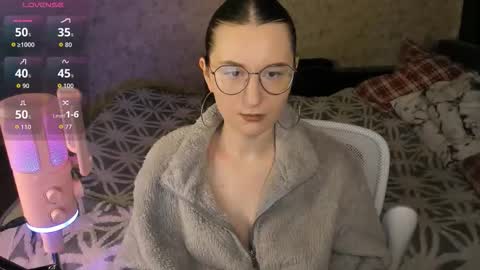 Snapshot of oskar_fucker chatting on 12-18-25, 11:27 Leliana online show from 12-18-25, 11:27