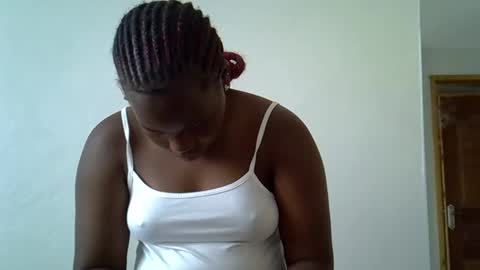 Snapshot of osoprettyebony chatting on 10-25-25, 11:07 osoprettyebony online show from 10-25-25, 11:07