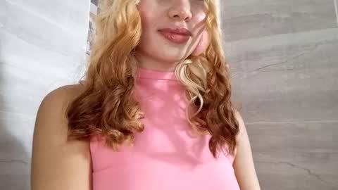 Snapshot of osornomaria268 chatting on 11-20-25, 07:08 Paulina online show from 11-20-25, 07:08