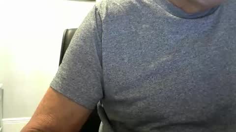 Snapshot of ossibottom chatting on 10-15-25, 09:59 Ossi online show from 10-15-25, 09:59