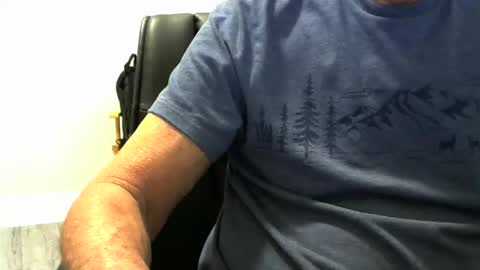 Snapshot of ossibottom chatting on 10-18-25, 02:58 Ossi online show from 10-18-25, 02:58