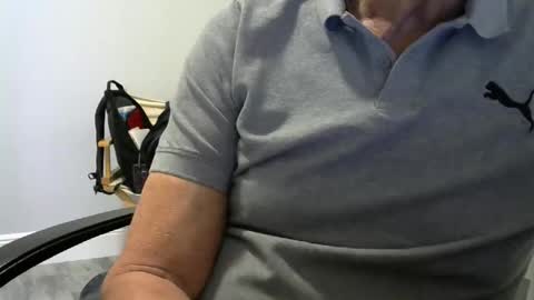 Snapshot of ossibottom chatting on 10-27-25, 08:57 Ossi online show from 10-27-25, 08:57