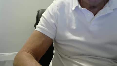 Snapshot of ossibottom chatting on 11-17-25, 12:27 Ossi online show from 11-17-25, 12:27