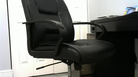 Snapshot of ossibottom chatting on 11-19-25, 11:16 Ossi online show from 11-19-25, 11:16