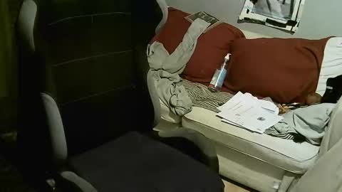 ouinnybis195625 online show from 10-20-25, 11:10