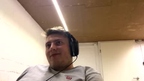 Snapshot of outflayd chatting on 10-20-25, 10:10 outflayd online show from 10-20-25, 10:10