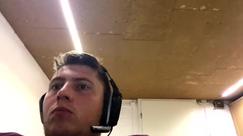 Snapshot of outflayd chatting on 10-21-25, 11:27 outflayd online show from 10-21-25, 11:27