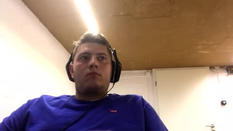 Snapshot of outflayd chatting on 10-22-25, 12:05 outflayd online show from 10-22-25, 12:05