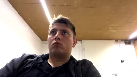 Snapshot of outflayd chatting on 10-28-25, 12:03 outflayd online show from 10-28-25, 12:03