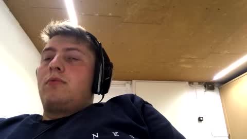 Snapshot of outflayd chatting on 10-30-25, 11:49 outflayd online show from 10-30-25, 11:49