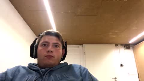 Snapshot of outflayd chatting on 11-05-25, 10:15 outflayd online show from 11-05-25, 10:15