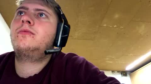 Snapshot of outflayd chatting on 11-11-25, 10:26 outflayd online show from 11-11-25, 10:26