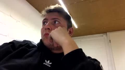 Snapshot of outflayd chatting on 11-13-25, 11:36 outflayd online show from 11-13-25, 11:36