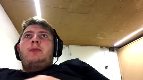 Snapshot of outflayd chatting on 11-16-25, 11:54 outflayd online show from 11-16-25, 11:54