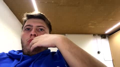 Snapshot of outflayd chatting on 11-17-25, 10:37 outflayd online show from 11-17-25, 10:37