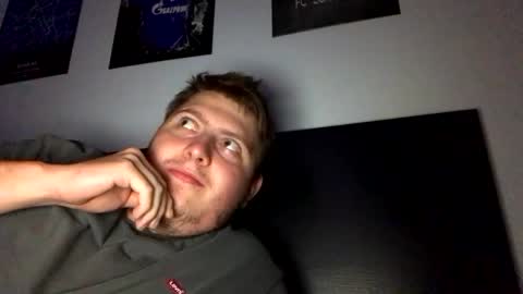 Snapshot of outflayd chatting on 11-20-25, 02:01 outflayd online show from 11-20-25, 02:01