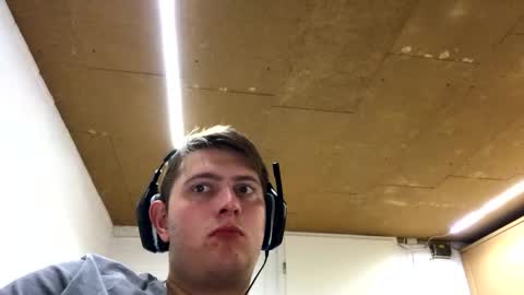 Snapshot of outflayd chatting on 11-23-25, 11:04 outflayd online show from 11-23-25, 11:04