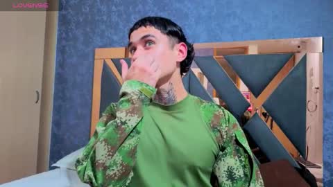 Snapshot of owen_desmond chatting on 09-28-25, 02:17 owen desmond online show from 09-28-25, 02:17