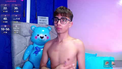 Owen  Independent model  online show from 12-31-24, 05:22