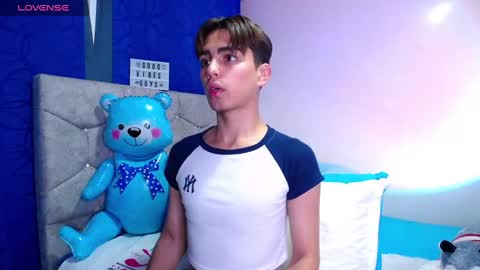 Owen  Independent model  online show from 03-10-25, 01:10