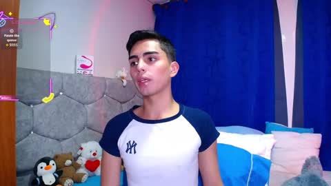 Owen  Independent model  online show from 09-18-25, 09:28