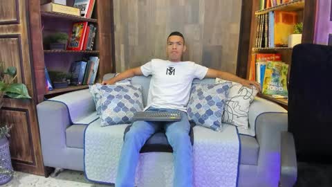 Snapshot of owenpierce1 chatting on 09-10-25, 11:43 Owen online show from 09-10-25, 11:43