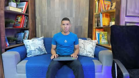 Snapshot of owenpierce1 chatting on 09-11-25, 11:43 Owen online show from 09-11-25, 11:43