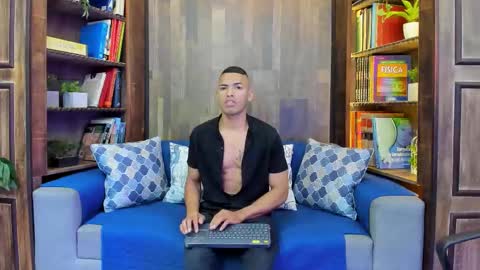 Snapshot of owenpierce1 chatting on 09-19-25, 11:22 Owen online show from 09-19-25, 11:22