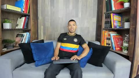 Snapshot of owenpierce1 chatting on 10-08-25, 12:03 Owen online show from 10-08-25, 12:03