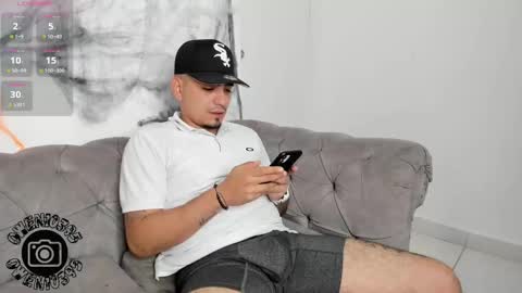 Snapshot of owensttone chatting on 10-22-25, 04:13 O W E N - S T O N E online show from 10-22-25, 04:13