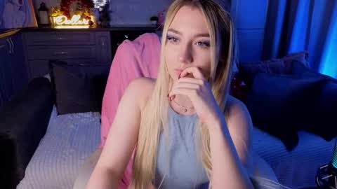 Snapshot of owlluree chatting on 02-21-26, 08:43 Gretta online show from 02-21-26, 08:43