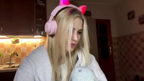 Snapshot of ozellagranville chatting on 02-22-26, 04:38 Eva online show from 02-22-26, 04:38