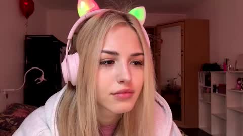 Snapshot of ozellagranville chatting on 03-02-26, 07:15 Eva online show from 03-02-26, 07:15