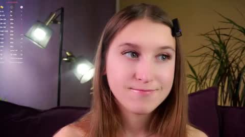 Snapshot of oziecarmona chatting on 09-22-25, 01:07 Caroline or just Lina online show from 09-22-25, 01:07