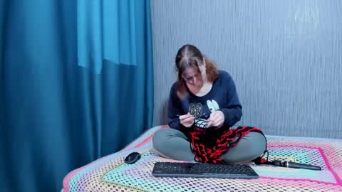 Ella online show from 11-28-25, 09:23