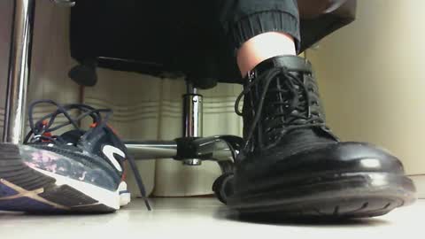 Snapshot of pablomenesssl chatting on 02-08-25, 11:02 Pablo Meness online show from 02-08-25, 11:02