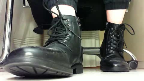 Snapshot of pablomenesssl chatting on 02-10-25, 12:19 Pablo Meness online show from 02-10-25, 12:19