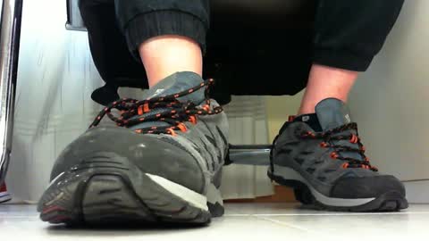 Snapshot of pablomenesssl chatting on 02-10-25, 02:16 Pablo Meness online show from 02-10-25, 02:16