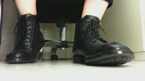 Snapshot of pablomenesssl chatting on 02-18-25, 08:14 Pablo Meness online show from 02-18-25, 08:14