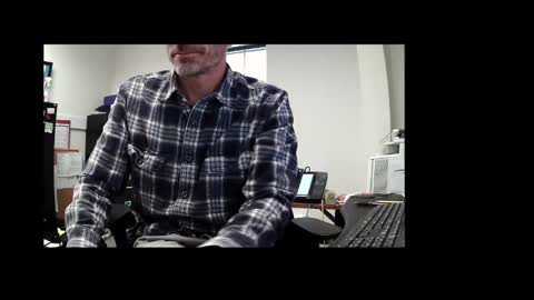 Snapshot of paddleme100 chatting on 11-24-25, 05:23 Paddle me online show from 11-24-25, 05:23