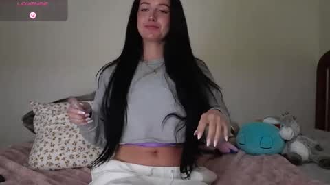 Holly  online show from 10-26-25, 11:42