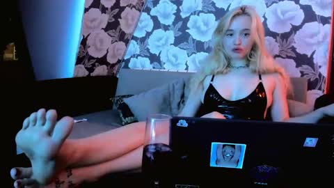 Snapshot of palmer_haze chatting on 11-12-25, 06:08 palmer_haze online show from 11-12-25, 06:08