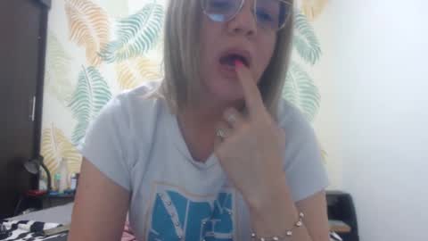 Snapshot of paloma_martin chatting on 09-17-25, 11:39 paloma online show from 09-17-25, 11:39