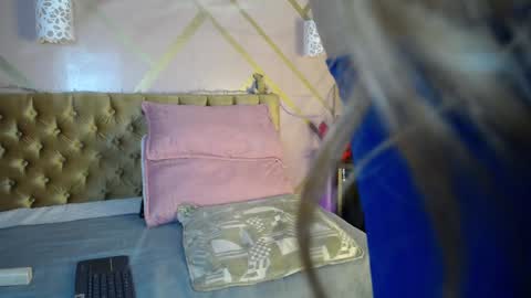 Paloma  online show from 01-15-25, 05:19