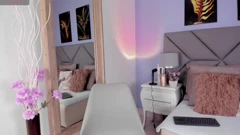 Pamela Duque  online show from 09-28-25, 12:32