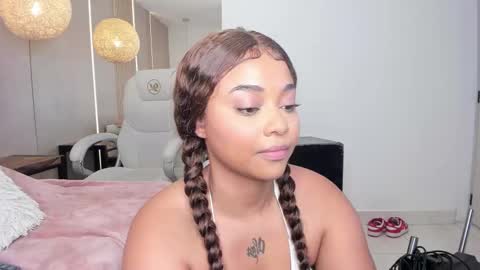 Snapshot of pamela_west chatting on 11-28-25, 08:00 Pamela West online show from 11-28-25, 08:00